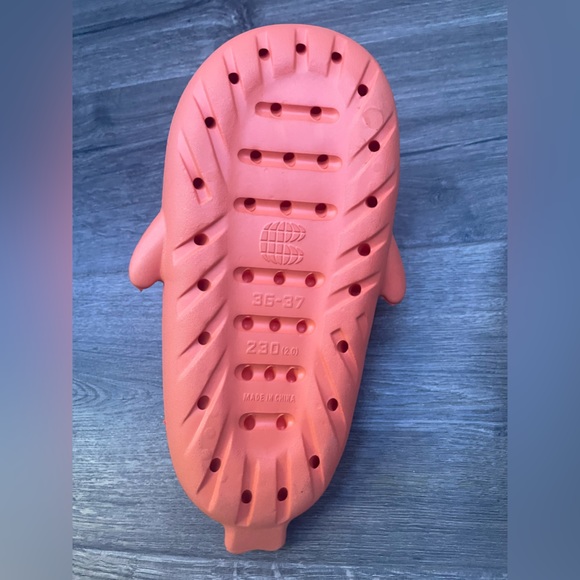 Orange Shark Slides - Picture 4 of 5